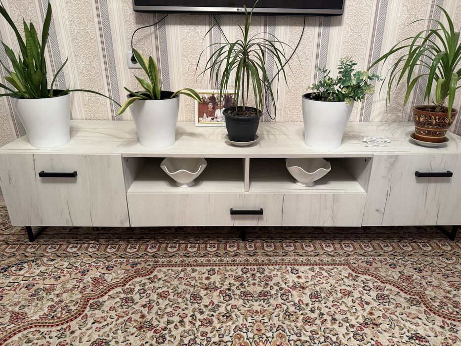 Срочно продам тумбу под ТВ!