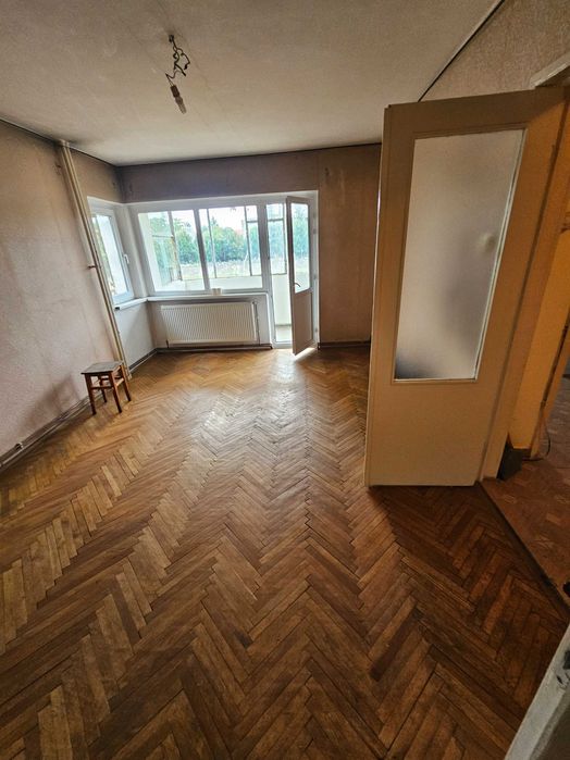 Apartament cu 4 camere,  cu centrală, etaj 1 ultracentral .