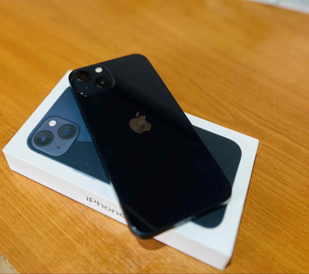 Vând sau schimb\iPhone 13 128 Gb in stare perfecta 87 %baterie