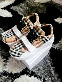 Adidasi burberry originali