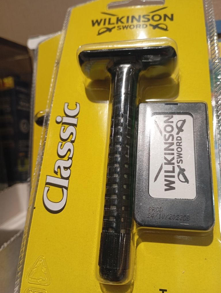Самобръсначка Wilkinson плюс кутия ножчета 
Wilkinson Sword Classic