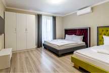 Villa cu 4 camere   si piscina in regim hotelier