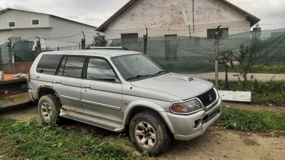 Dezmembrez Mitsubishi Pajero Sport