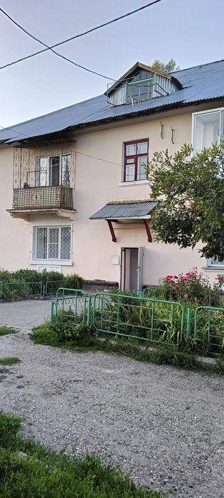 Продам 3х комнатную квартиру с гаражом