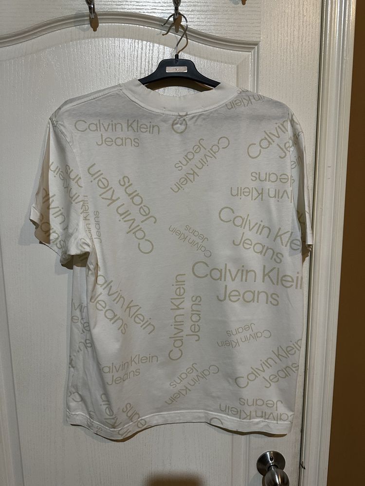 Tricou Calvin Klein (nu Boss, Armani, Karl Lagerfeld)