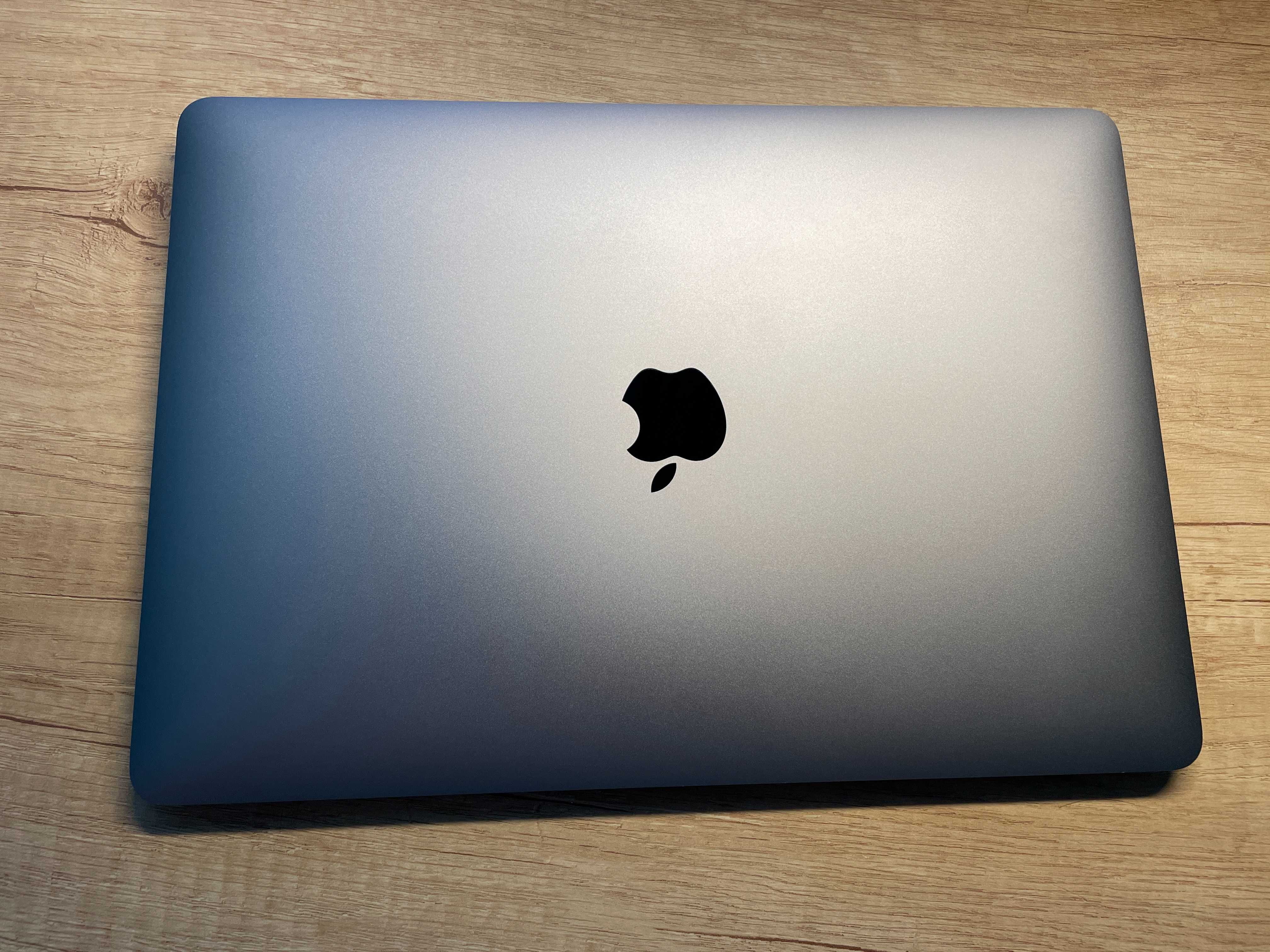 MacBook Air M1, 8 CPU si 7 GPU, 8GB, 256GB, Space Grey | Vand/Schimb