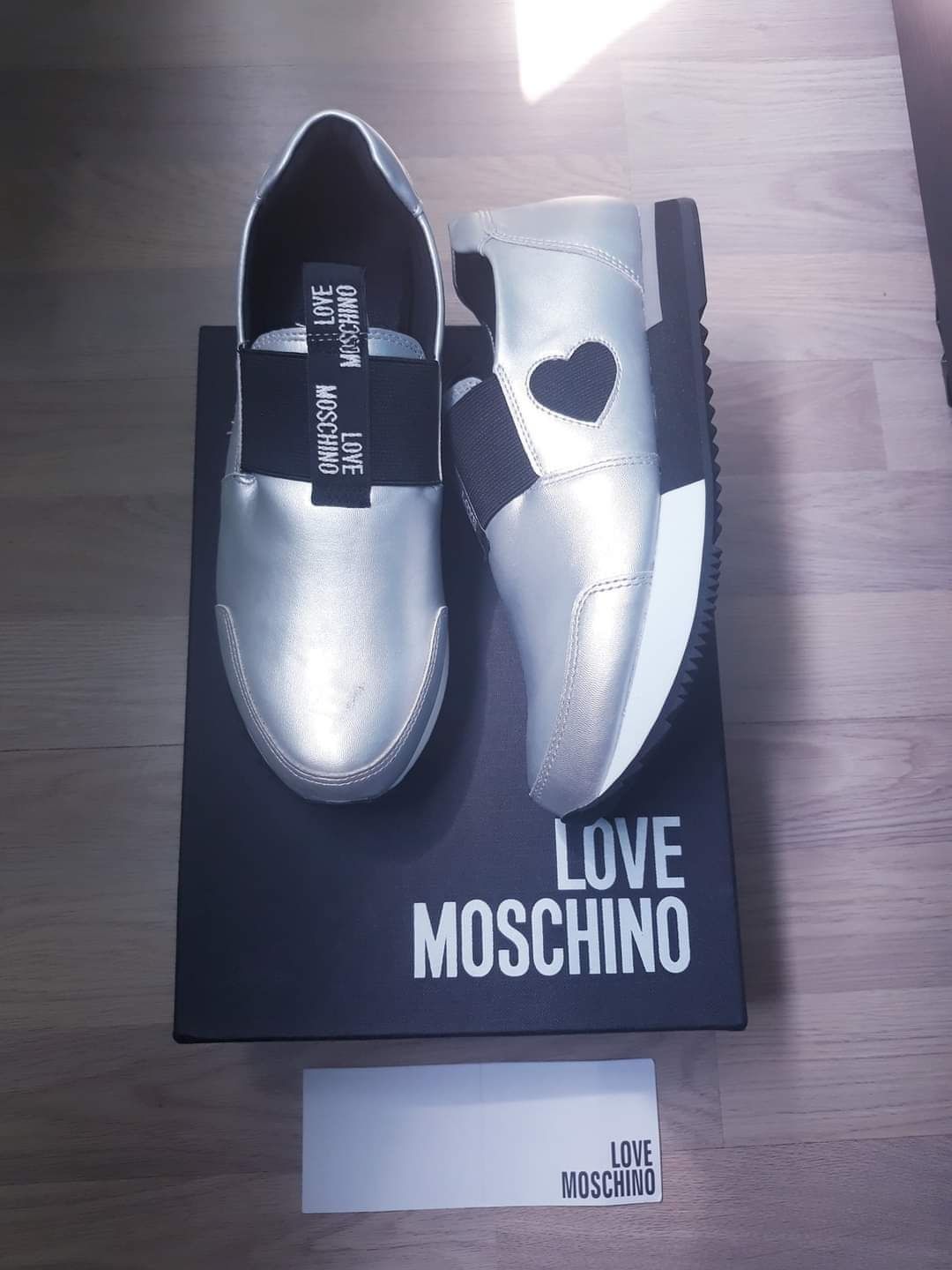 GUESS оригинални нови сникърси розово злато, LOVE MOSCHINO кецове