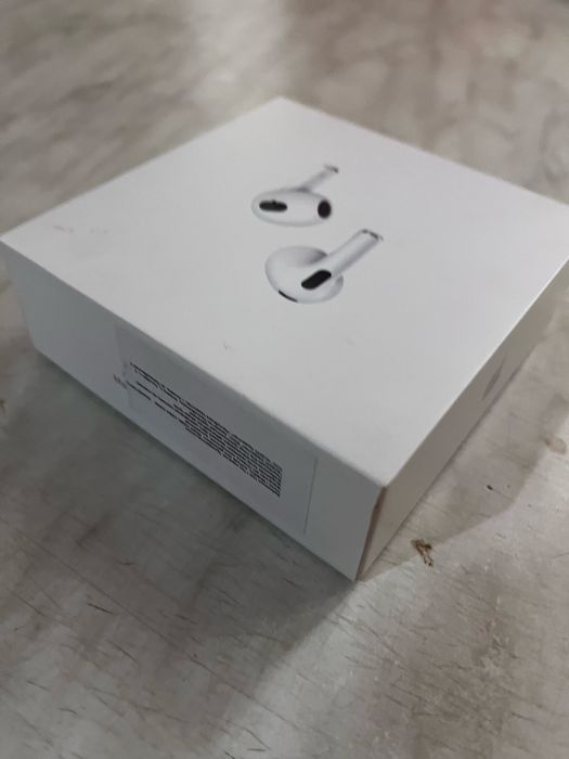 Продам Airpods 3