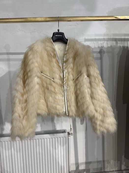 Geaca de Vulpe Noua