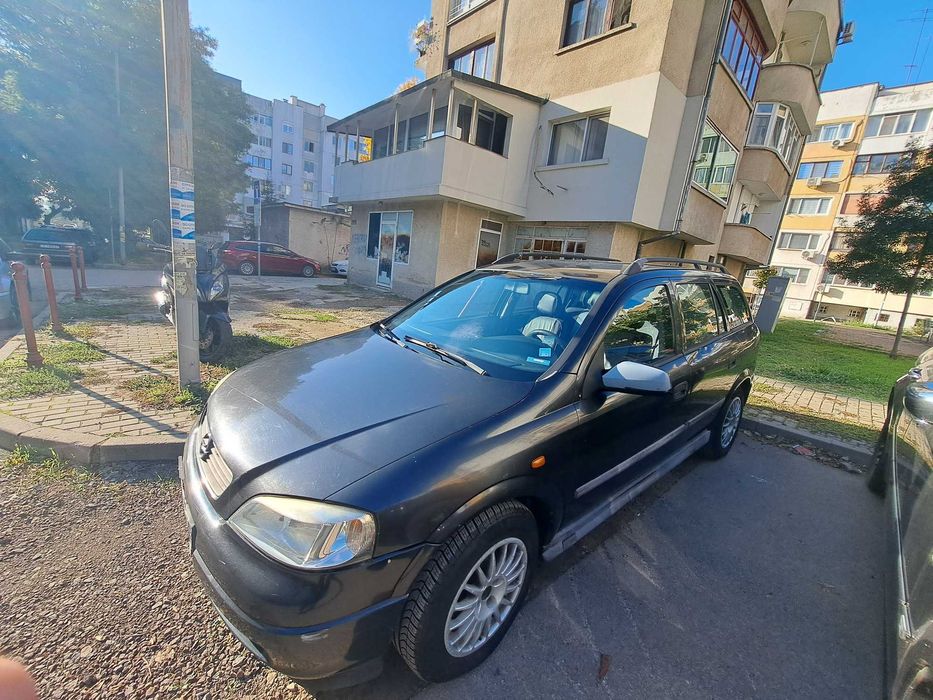 Продавам Опел Астра  комби 1,6