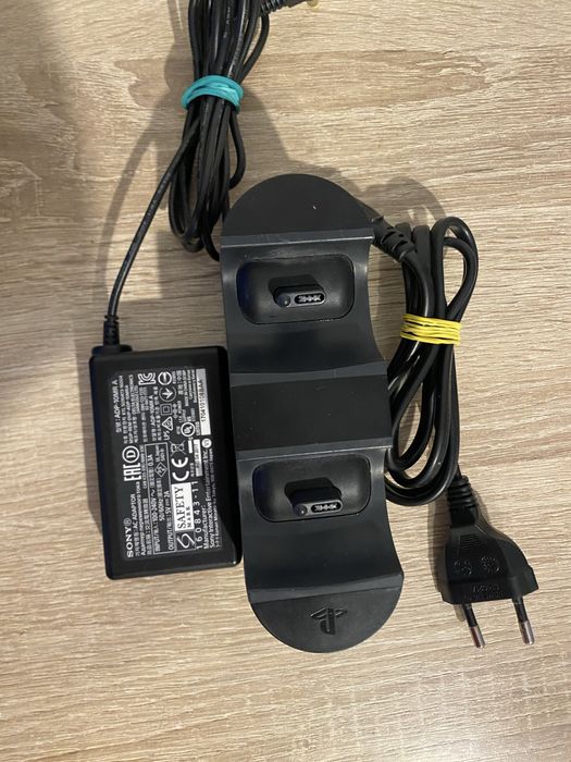 Incarcator dual manete Sony PS4
