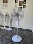 Vând ventilatoare pe picior