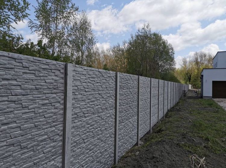 Gard decorativ din beton armat pentru gradina