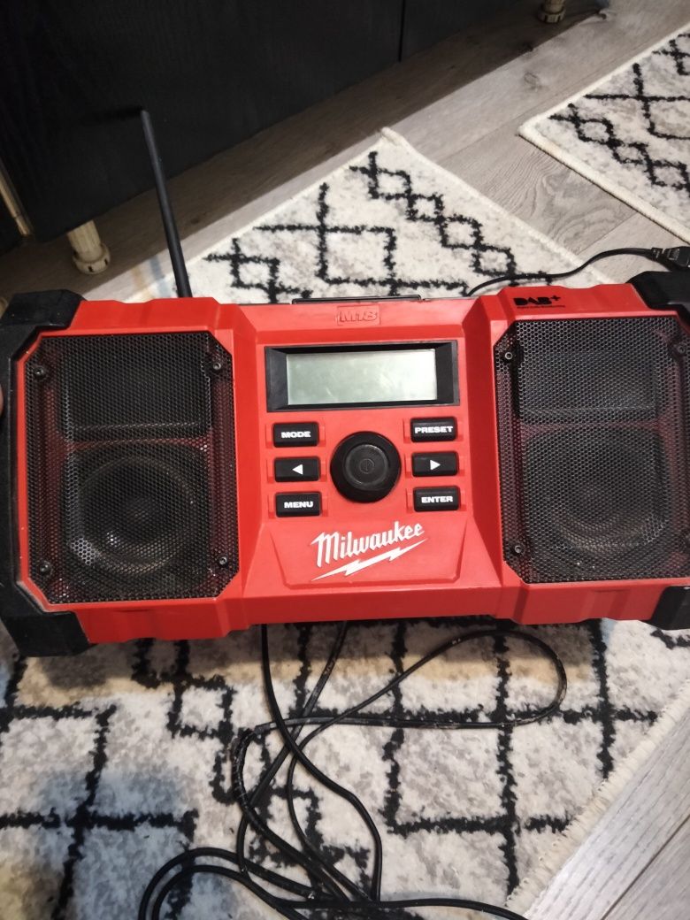 Radio Milwaukee 18v