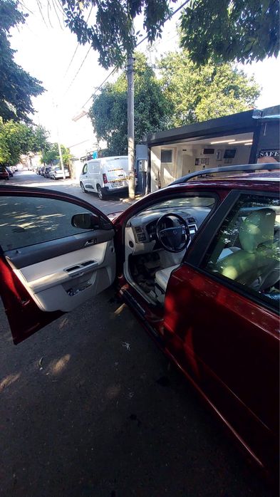 Volvo V50 – 2010 – 1.6D – Dublu climatronic, piele crem, pilot automat