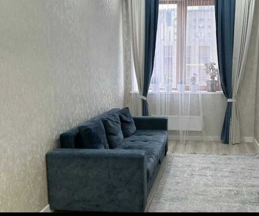 Продается раскладной диван, ширина 240 см.