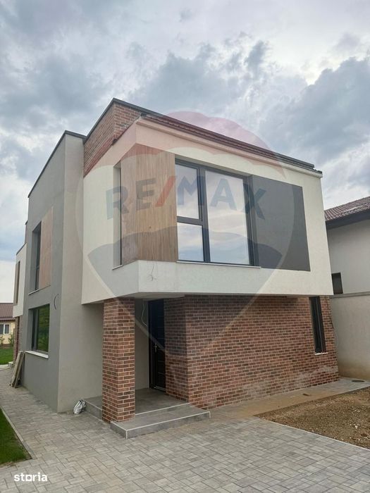 Casă / Vilă cu 4 camere de vânzare