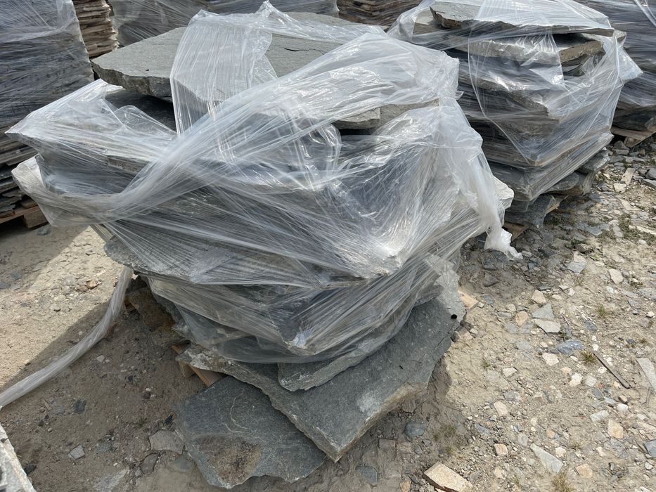 Големи плочи от естествен камък