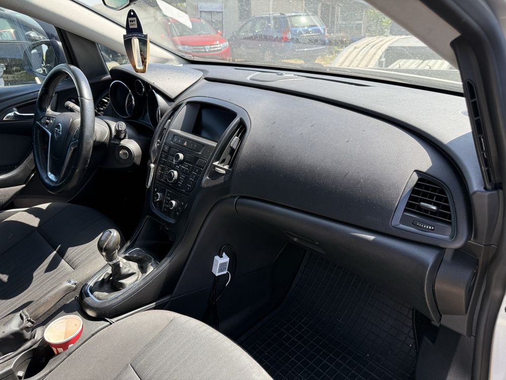 Dezmembrez opel astra j 1.7 cdti hatchback 81 kw