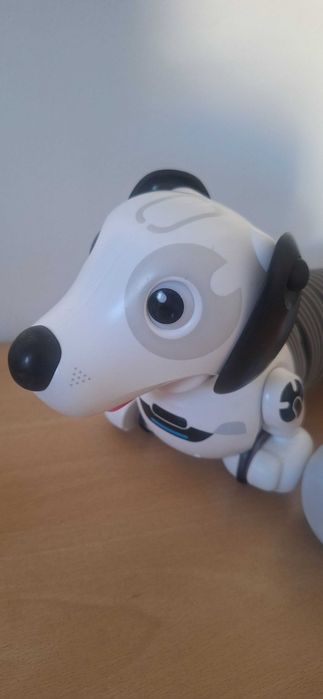 Интерактивно роботизирано кученце Дакел