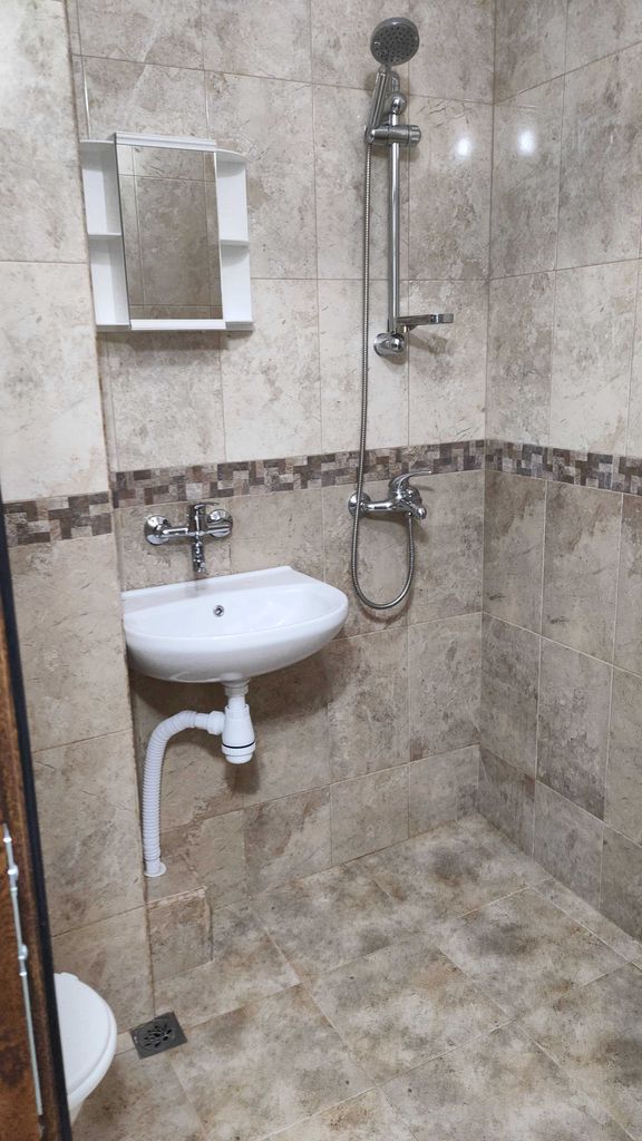 Дава се под наем Тристаен апартамент в Варна, Цветен квартал - 70 кв.м за 450 € - Снимка #6