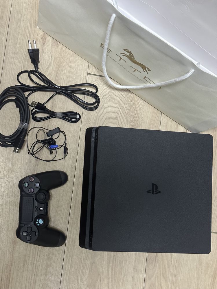 PS4 slim 2TB sotiladi