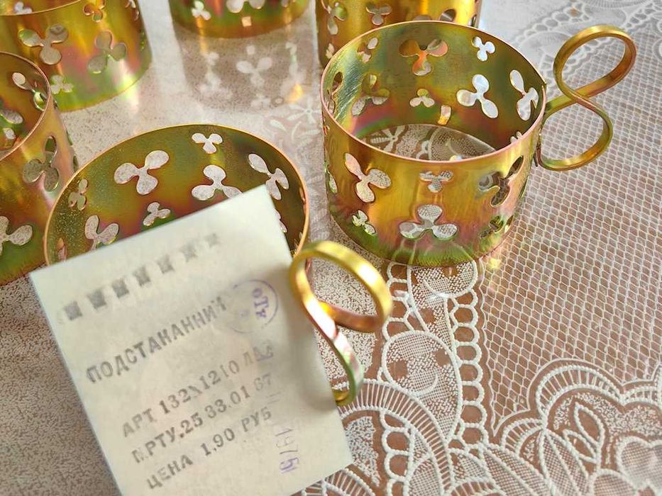 Изящни метални стойки за чаши