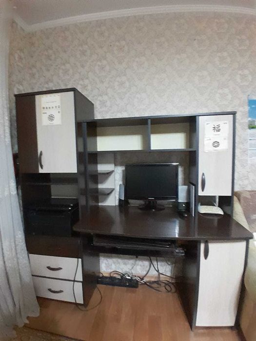 Продам компьютерный стол