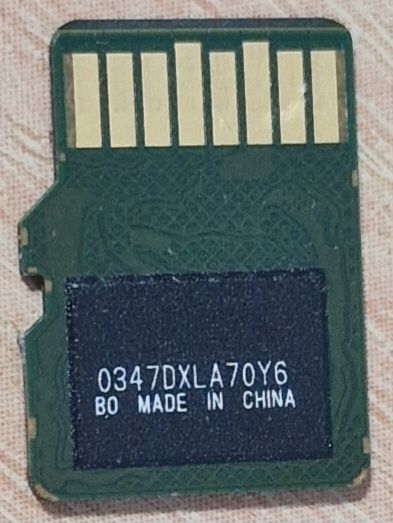 SanDisk Ultra microSD card 400GB + преходник към USB-A