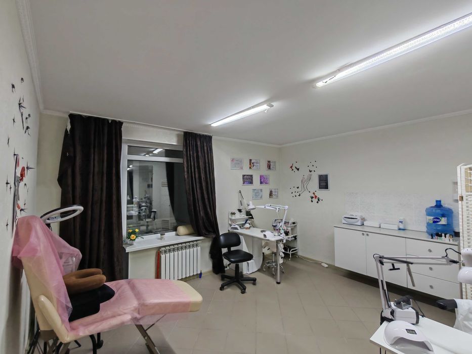 Продается коммерческое помещение 96 м2., бывший салон красоты в 5 мкр