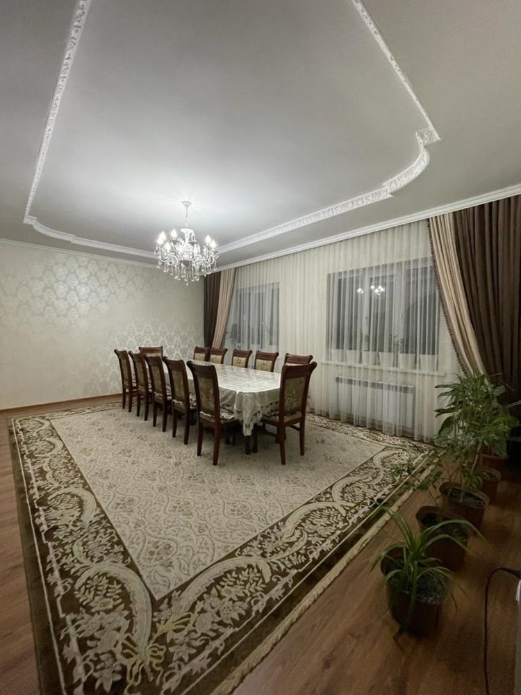 Стол и 12 стульев