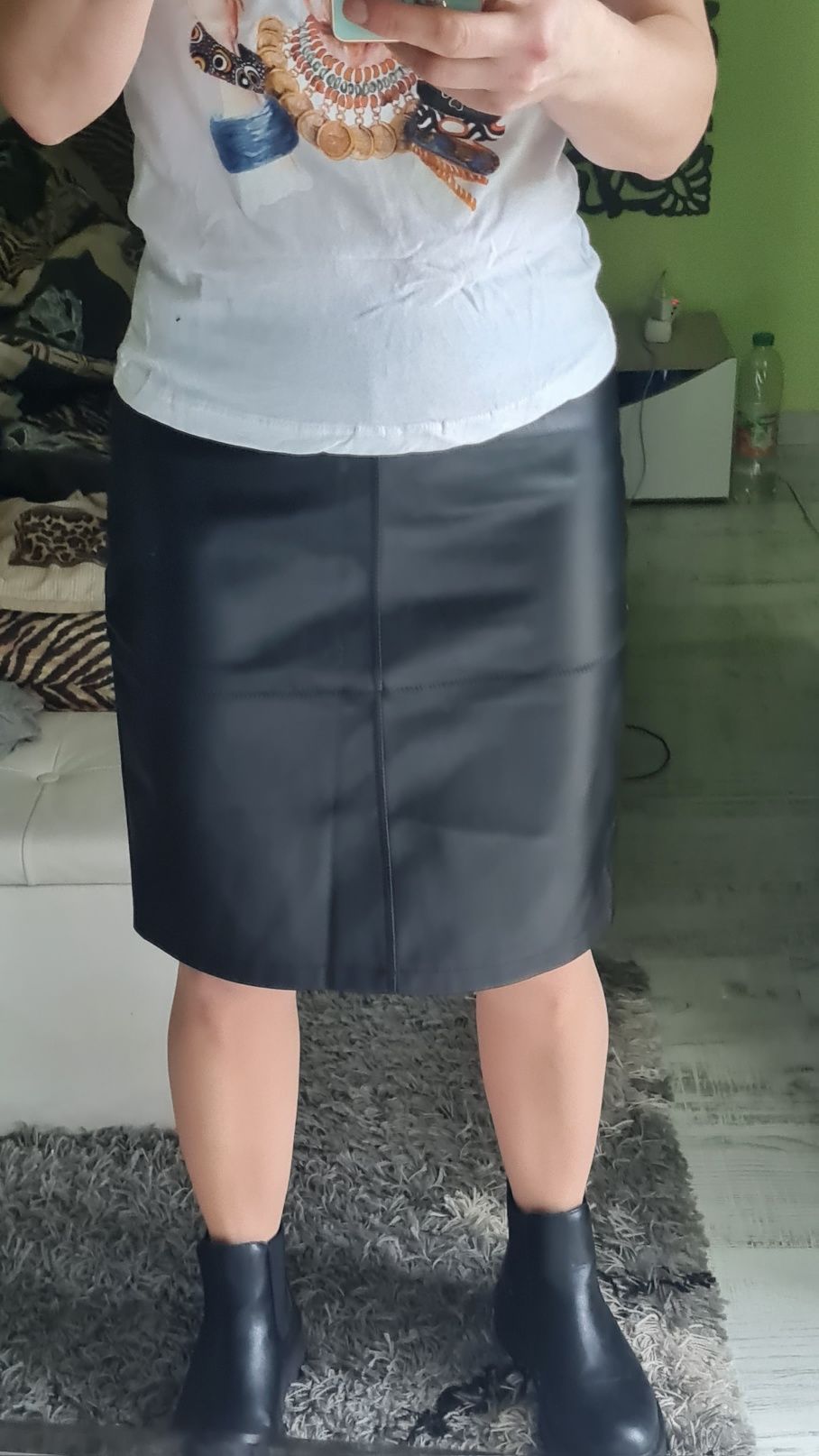 Кожена пола.  ...