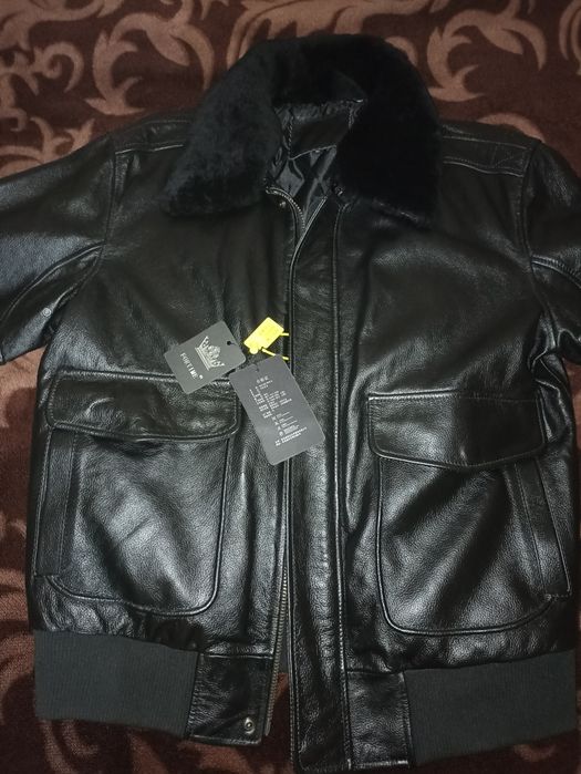 Мужской кожаная куртка.