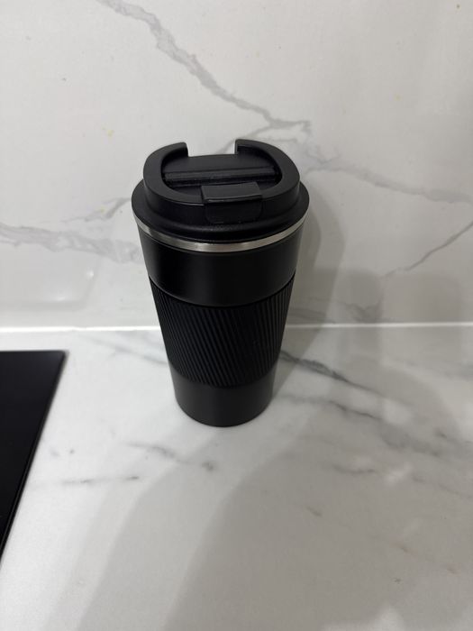 Термокружка 0,5 л черного цвета стильная