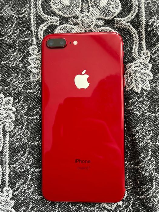 Продам айфон 8+.