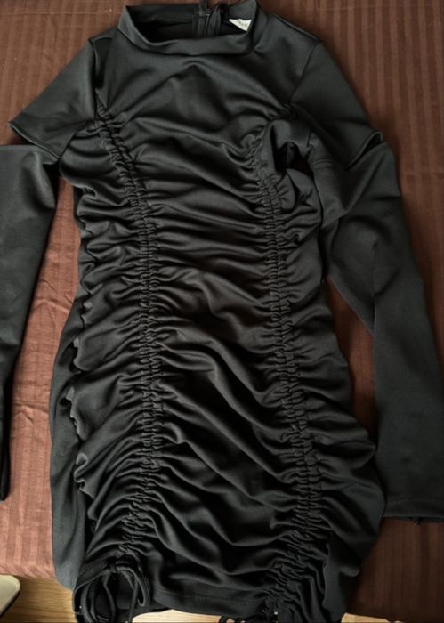 Rochie scurta cu maneca lunga