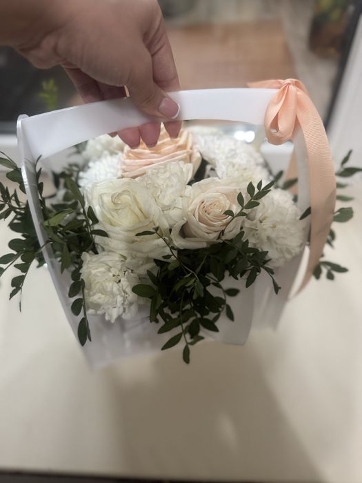 Цветы в корзине, хорошее состояние