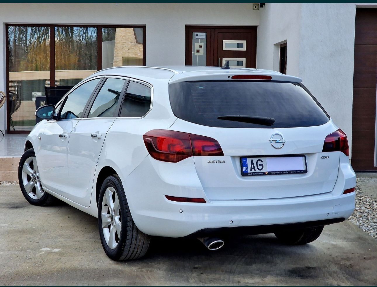 Vând Opel Astra Sport Tourer