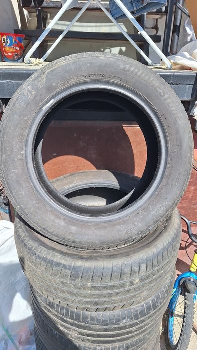 Vând cauciucuri bridgestone 300 lei buc