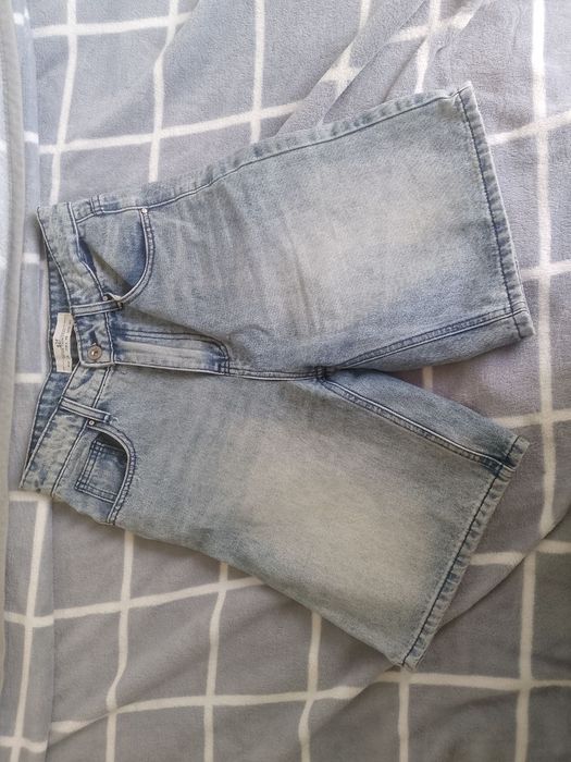 Джинсовые шорты по колено.Размер 26.Бренд slf