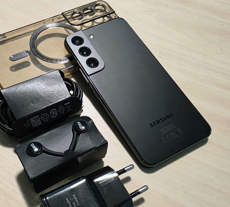 Samsung S22 • 256 GB  memorie • Liber Retea
