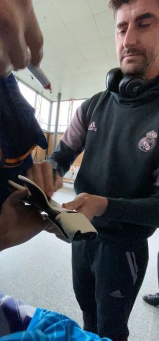 Manusa cu autograful lui Thibaut Courtois - Real Madrid