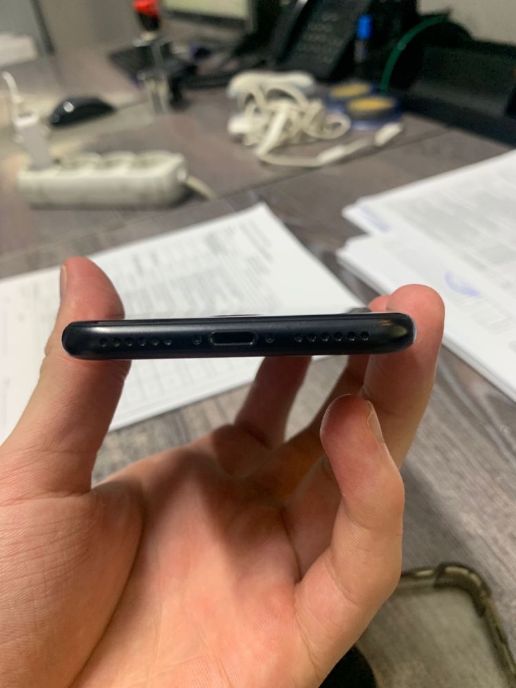 Обменяю Iphone SE  2020
