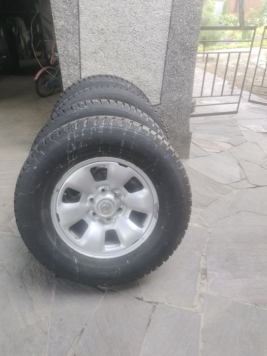 Колесные диски   с шипованными шинами Nokian Hakkapelia 265 70r17