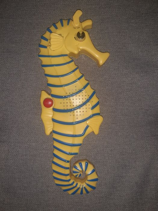 Radio funcțional în forma de calut de mare