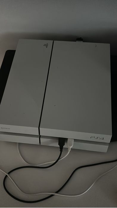 Продаю Playstation 4+ много игр