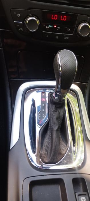 Продавам Опел Инсигния 2.0 cdti