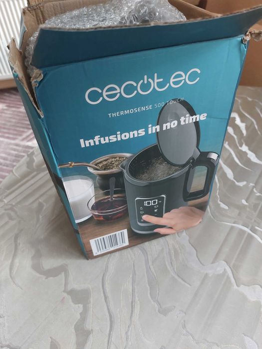 Нова електрическа кана Cecotec с тъчскрийн