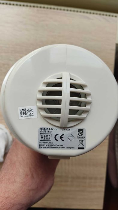 Мини ръчна прахосмукачка Philips FC6142