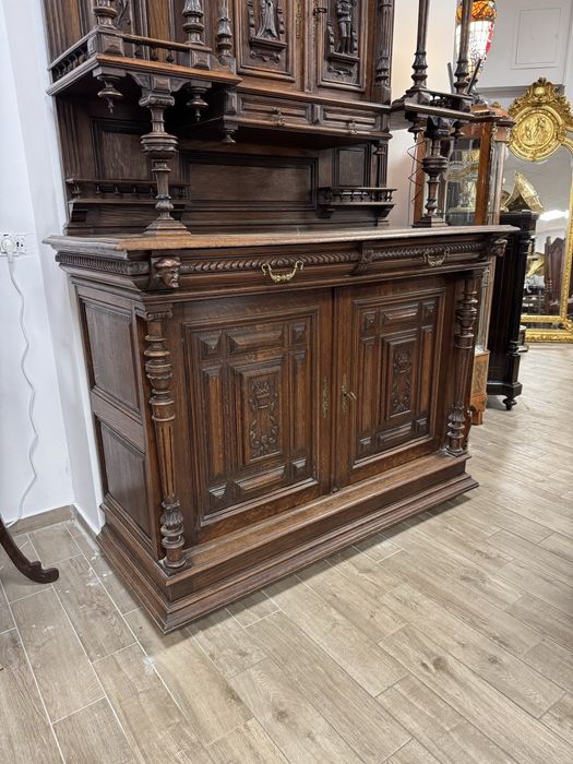 Bufet din lemn masiv sculptat, stil renascentist